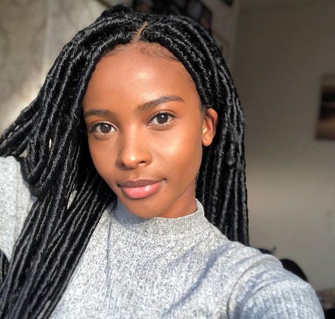 woman with faux locs