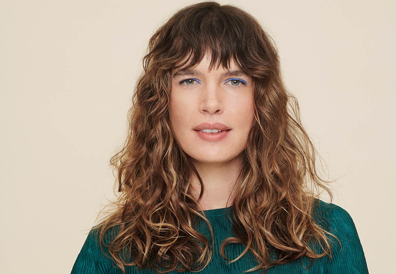 6 Easy Hairstyles for Wavy Hair |