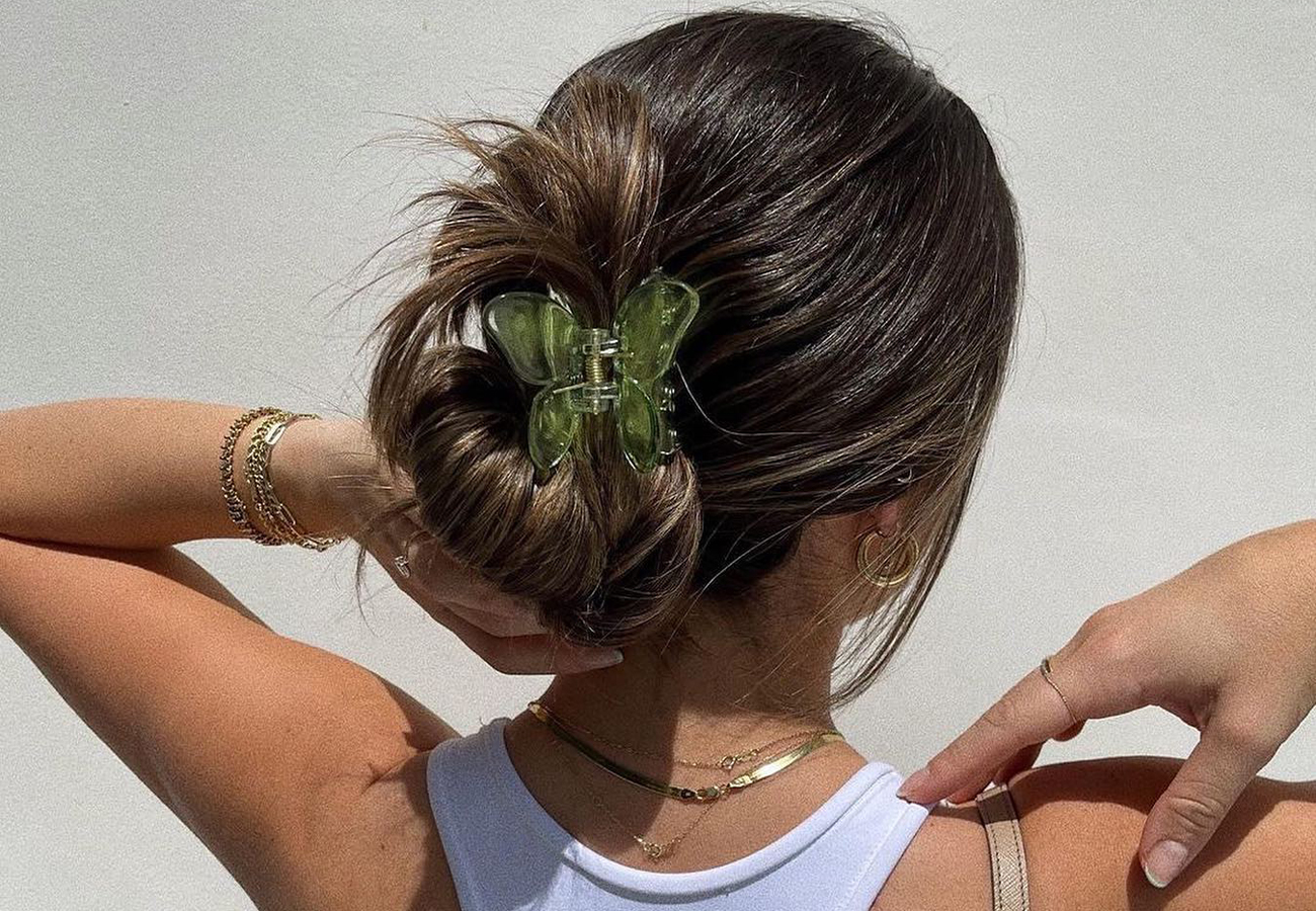 6 Trendy Claw Clip Hairstyles for Summer 2024 | Blushes